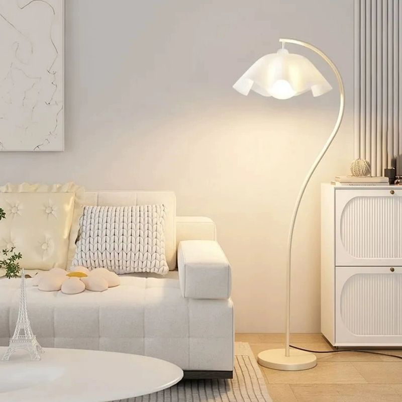 S-shaped pleated floor lamp single colour warm light ( White Bulb Included)