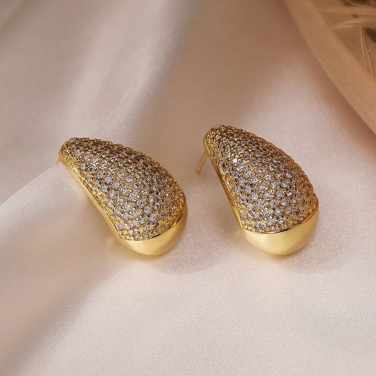 Luxury Tear Drop Gold Earring SJP