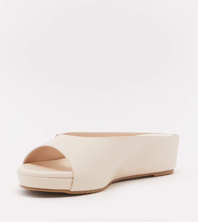 VINCCI Open Toe Flatform Sandals: Beige