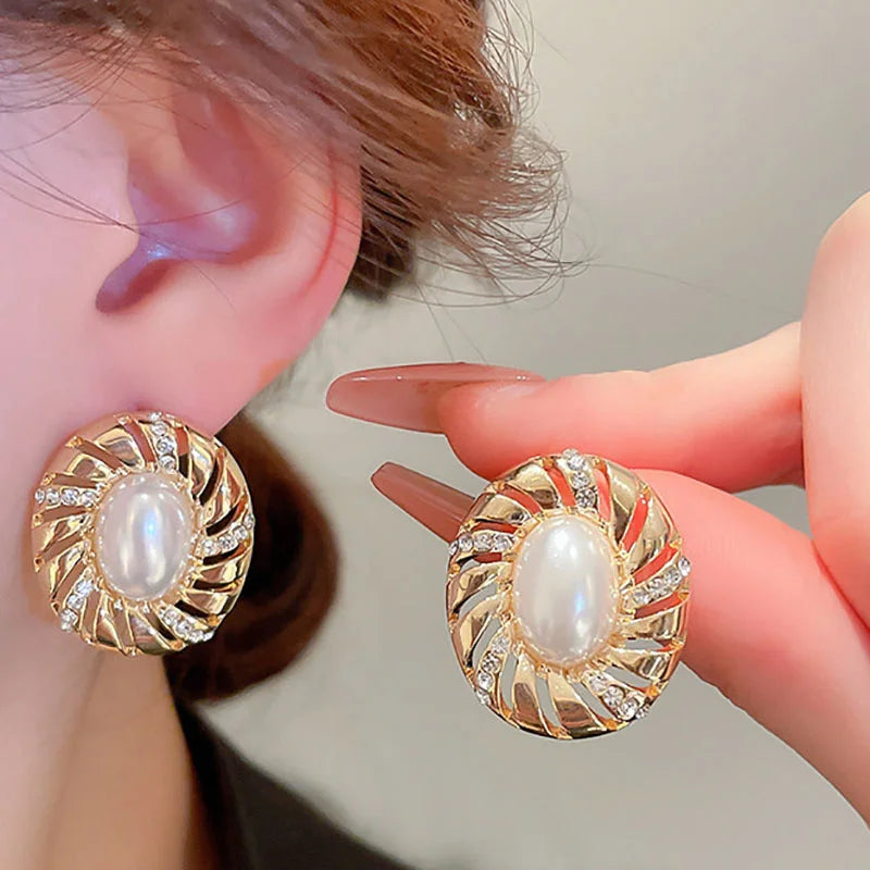 Huitan Bling Seashell Gold Plated Clip Earrings SJP