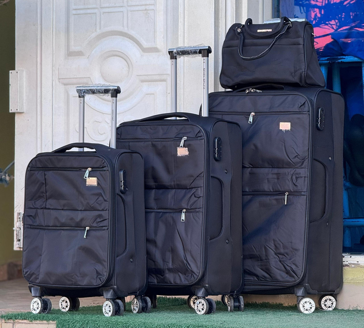 Boxvault Softshell Black Luggage: set of four