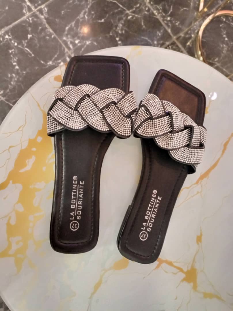 LA BOTTINE SOURIANTE Black Diamante Twist Sandals