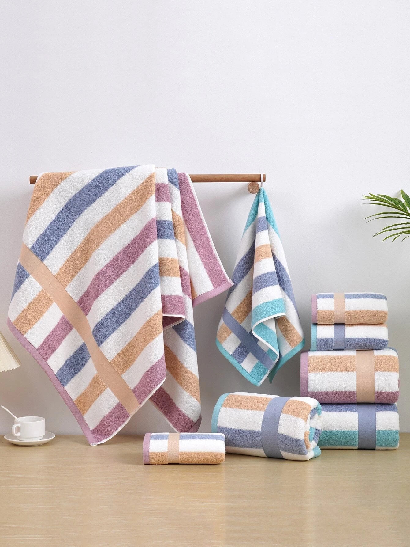 1pc Striped Pattern Bath Towel - Pink