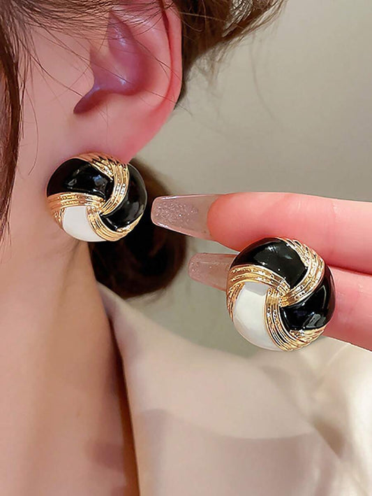 Fashionable Black and White Round Stud Earring SJP