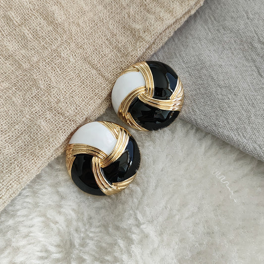 Fashionable Black and White Round Stud Earring SJP