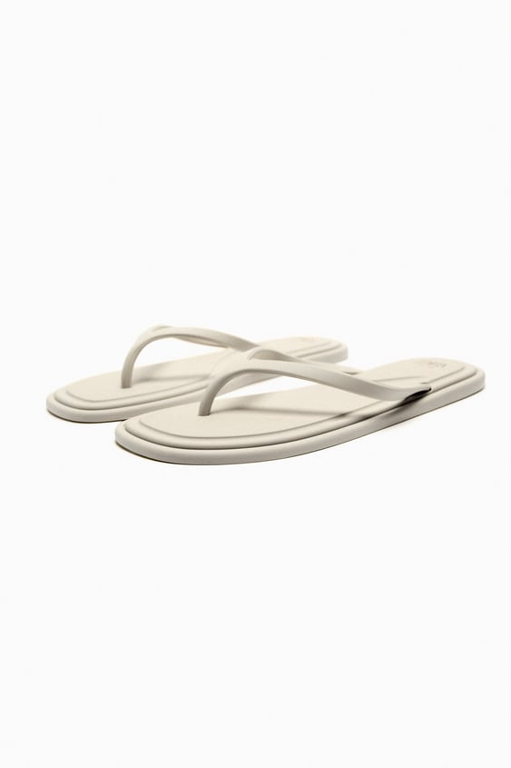 flat rubberised sandals zara