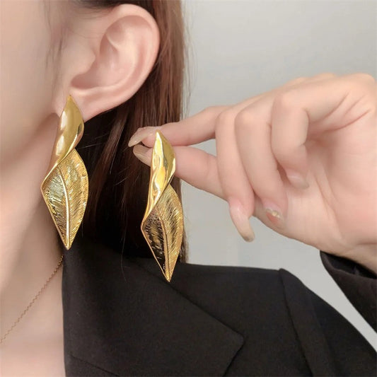 Celebrity Fancy Gold curve earrings [SJP Design]