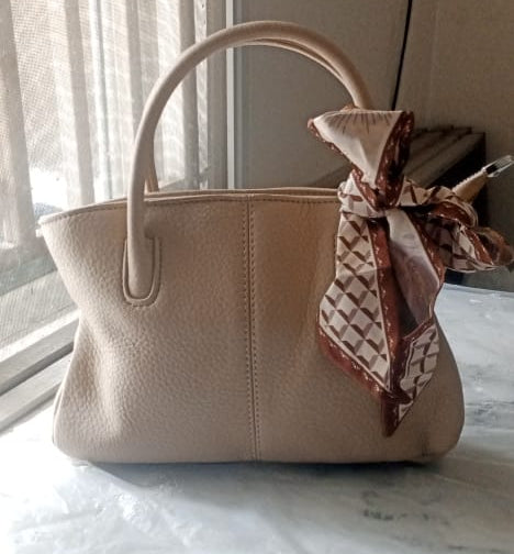 F&S Beige handbag with a patterned scarf