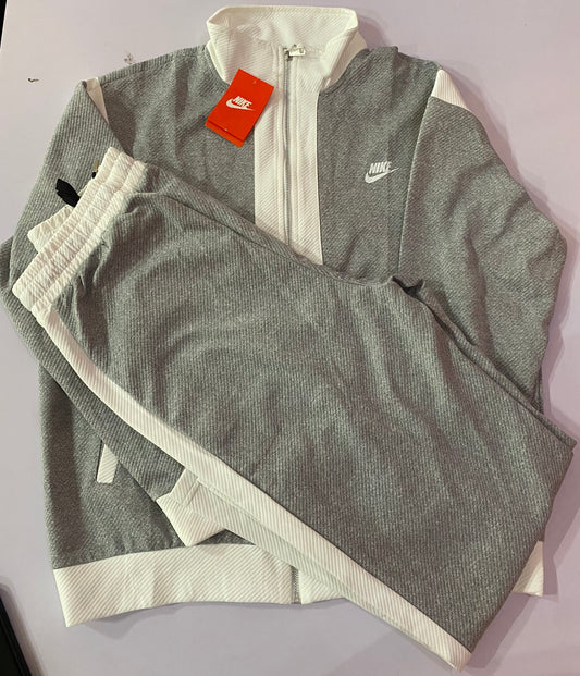 Vintage Nike Men's White and grey Sweatshirt