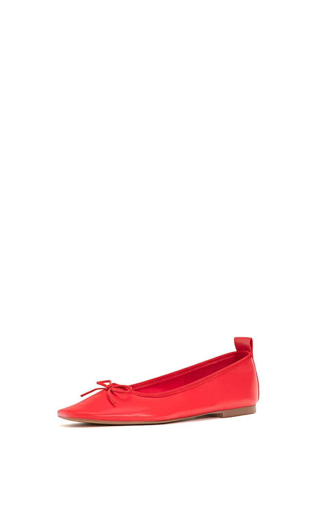 Stradivarius Flat ballet flats with bow detail Red